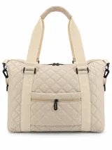 Bolso de viaje acolchado de color beige con diseño capitoné en rombos, marca Ninoria. Cuenta con asas superiores de mano, correa ajustable y desmontable para el hombro con herrajes negros, bolsillo frontal abierto con logo bordado y cierre superior.
