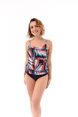 Conjunto de tankini negro con breteles finos y copas. Incluye bombacha tiro alto.