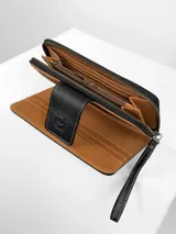 Billetera grande color negro con diseño combinado de cuero texturizado y cuero charolado con efecto reptil. Cuenta con cierre perimetral, solapa frontal con broche magnético y logo de búho grabado, e incluye una correa de mano extraíble.