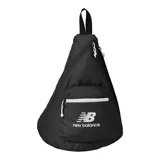 Mochila bandolera negra con logo de New Balance estampado en blanco.