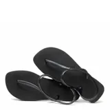 Sandalias tipo ojota Havaianas modelo Flash Urban, color negro, con diseño de tiras cruzadas que incluyen una correa trasera para mayor sujeción.
