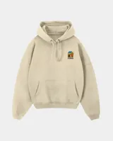 Buzo canguro color beige con capucha y cordones ajustables. Presenta un estampado pequeño en el pecho con el logo KTV KABOA en colores azul, amarillo y rojo. Cuenta con bolsillo frontal tipo canguro y puños y cintura acanalados.