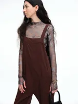 Mono largo de pana color verde oscuro, con breteles finos y silueta relajada de pierna amplia.