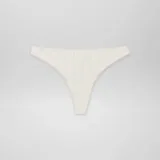 Pack de dos braguitas brasileñas color beige con borde de puntilla.