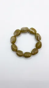 Pulsera elástica con cuentas asimétricas de acrílico con efecto marmolado.