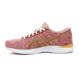 Championes de running Asics Streetwise para mujer, color rosado melange con el icónico logo de la marca en los laterales en tono dorado, cordones blancos y suela amortiguada en color blanco con detalles dorados.