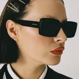 Lentes de sol negros con diseño oversized y forma cuadrada. Lentes polarizadas alemanas con protección UV400, recubrimiento anti-scratch y superhydrophobic.