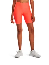 Calza corta deportiva Under Armour de talle alto, confeccionada en tejido HeatGear ultraligero que absorbe el sudor y se seca rápidamente. Presenta un diseño ajustado con costuras planas ergonómicas para mayor comodidad y libertad de movimiento, e incluye un bolsillo frontal integrado en la cintura.