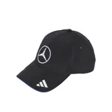 Gorro Adidas negro con logo de Mercedes Benz bordado en blanco en el frente y logo de Adidas en la visera. Tiene el número 12 bordado en el frente y detalles en azul en el borde de la visera.