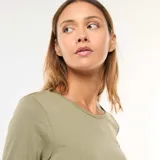 Camiseta de punto de manga larga con cuello redondo, confeccionada en algodón, de corte clásico y ajuste estándar.