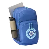 Mochila Rip Curl de 33 litros, color azul, con compartimento principal con cierre, bolsillo frontal con estampa circular de la marca y flor, y bolsillos laterales de red.