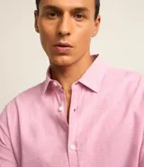 Camisa de manga larga Marfinno con cuello camisero y abotonadura frontal, confeccionada en tejido plano de lino y algodón.