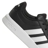 Championes Adidas modelo Grand Court Base 3.0, de diseño urbano con exterior de cuero sintético negro y las icónicas tres rayas laterales en color blanco. Presenta cierre con cordones al tono y suela de goma blanca con logo grabado en el lateral.