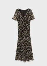 Vestido midi de gasa con estampado floral, cuello en pico y mangas cortas. Presenta un diseño recto, cierre de cremallera lateral y forro interior.