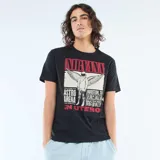 Remera negra de manga corta con cuello redondo y estampado frontal de la banda Nirvana con diseño de astronauta y texto alusivo al álbum In Utero.