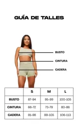 Calza larga de lycra color verde oscuro, de cintura alta y corte ajustado, con costura frontal y aberturas en los tobillos.