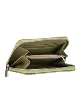 Monedero negro con textura símil cocodrilo y cierre de cremallera. Tiene una placa metálica plateada con el logo de la marca Terrano.