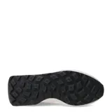 Championes urbanos New Balance modelo U370, color rosado con detalles en blanco. Presentan una combinación de gamuza y material textil, con el logo 'N' característico en los laterales y una suela de plataforma con base negra.