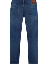 Pantalón de jean azul oscuro, corte recto, con cierre de botón y cremallera, y detalles distintivos de la marca Tommy Hilfiger.