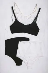 Pack de maternidad compuesto por dos soutienes de lactancia con broches frontales y dos bombachas de tiro alto con faja de sujeción. Confeccionados en algodón suave, diseñados para adaptarse a los cambios del cuerpo durante y después del embarazo.