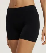 Pack de dos boyshorts sin costuras, uno color negro y otro color piel.