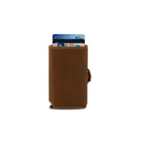 Tarjetero de cuero color marrón con broche, con tecnología anticlonación.