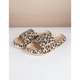 Chancletas tipo ojota de goma con diseño de animal print, suela antideslizante y ajuste cómodo.