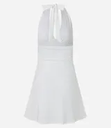 Vestido corto blanco de microfibra, con escote halter y espalda descubierta.