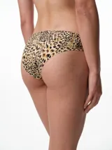 Bombacha tipo bikini de microfibra con estampado animal print, corte láser y tiro medio.