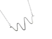 Collar de plata 925 con dije central de serpiente.