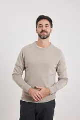 Sweater de punto color naranja melange, con cuello redondo y puños y ruedo acanalados.