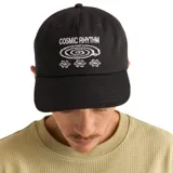 Gorro negro de algodón con visera curva y bordado frontal con la frase "Cosmic Rhythm" y un diseño abstracto en blanco.