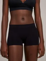 Boyshorts negros sin costuras confeccionados en poliamida y elastano.