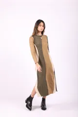 Vestido midi tejido con lurex, corte recto y tajos laterales.