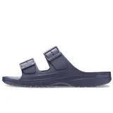 Sandalias Crocs modelo Saturday, color gris, de dos tiras con hebillas ajustables y plantilla de espuma Croslite.