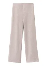 Pantalón tejido color tostado, de corte recto y holgado con cintura elástica.