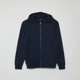 Canguro azul marino con capucha, cierre frontal con cremallera y bolsillos laterales.