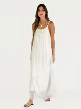 Vestido largo blanco de viscosa con breteles finos.