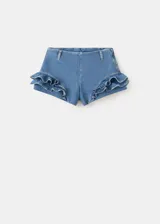 Short de denim azul con tiro regular y detalle de volados en los laterales.
