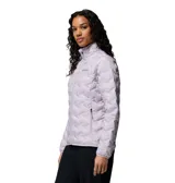 Campera técnica Columbia con tecnología de sellado térmico, diseño acolchado con patrón geométrico, cierre frontal completo, cuello alto y bolsillos laterales con cierre.
