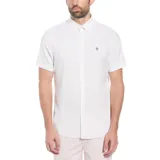 Camisa blanca de manga corta, cuello abotonado y logo bordado en el pecho.