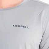 Primera capa de manga larga Merrell, color gris, con cuello redondo y logo estampado en el pecho. Presenta costuras planas y orificios para el pulgar en los puños.