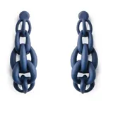 Aros colgantes plateados con forma de cadena gruesa.