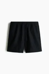 Short de lino y viscosa color negro, de corte relajado, con cintura elástica y cordón de ajuste.