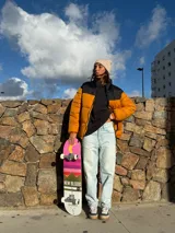 Buzo negro de algodón, corte oversize.