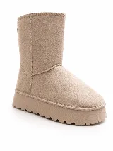 Bota tipo pantubota de media caña color tostado, de diseño clásico y cómodo con plataforma dentada.
