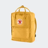 Mochila Fjallraven modelo Kanken Classic, color negro, con compartimento principal con cierre, bolsillo frontal con cierre, asas superiores con broche y correas ajustables para los hombros. Incluye el parche redondo característico de la marca en el frente.