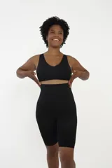 Calza modeladora negra con faja alta.