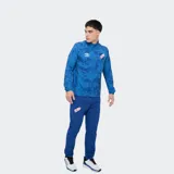 Campera deportiva Umbro del Club Nacional de Football, modelo Grok de color azul con estampado abstracto, cuello alto, cierre frontal completo y bolsillos laterales.