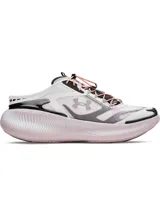 Championes deportivos Under Armour modelo Echo, con diseño moderno en tonos blanco y rosado. Presentan tecnología de amortiguación UA HOVR para mayor retorno de energía, parte superior de malla translúcida transpirable, sistema de cordones elásticos asimétricos y suela de goma para tracción.